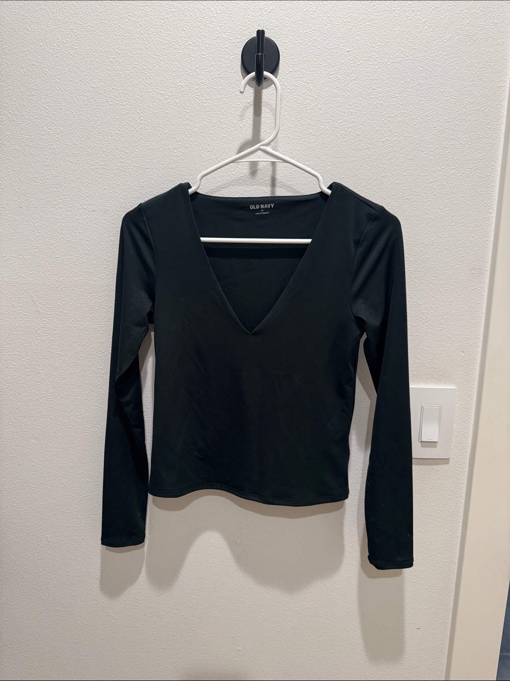Old Navy Black V-Neck Long Sleeve Slim Fit Top